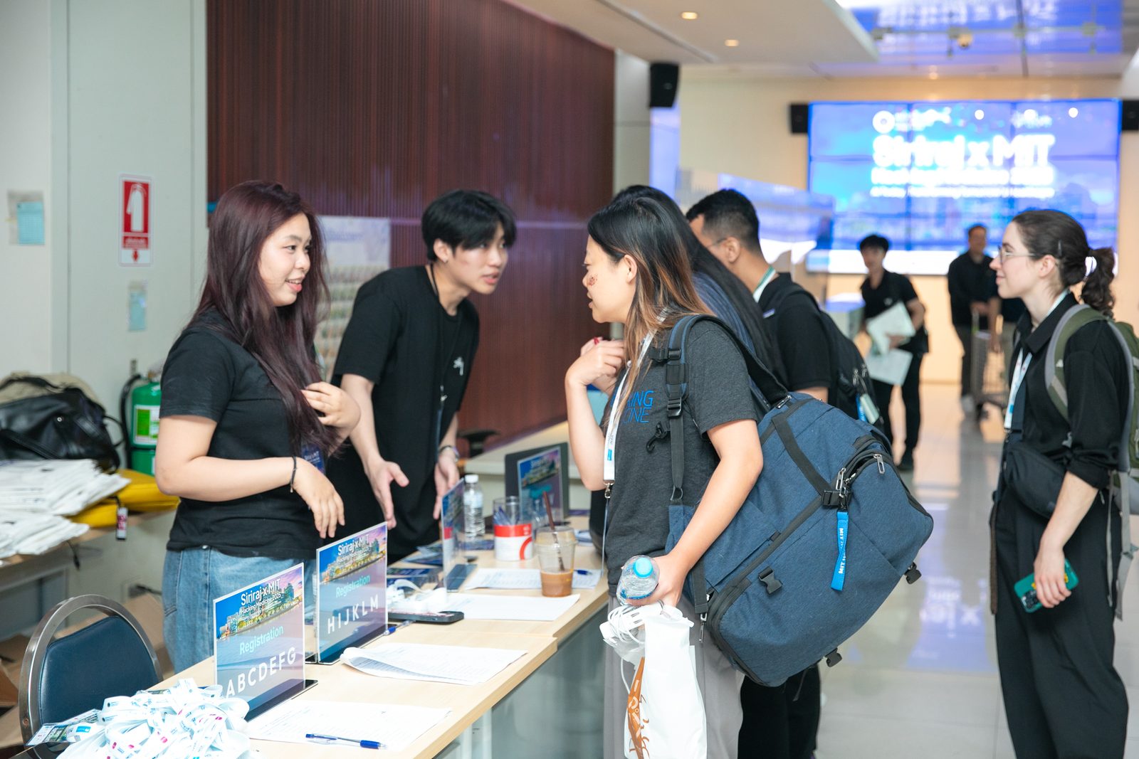 A mixed team at a Siriraj and MIT Hacking Medicine hackathon
